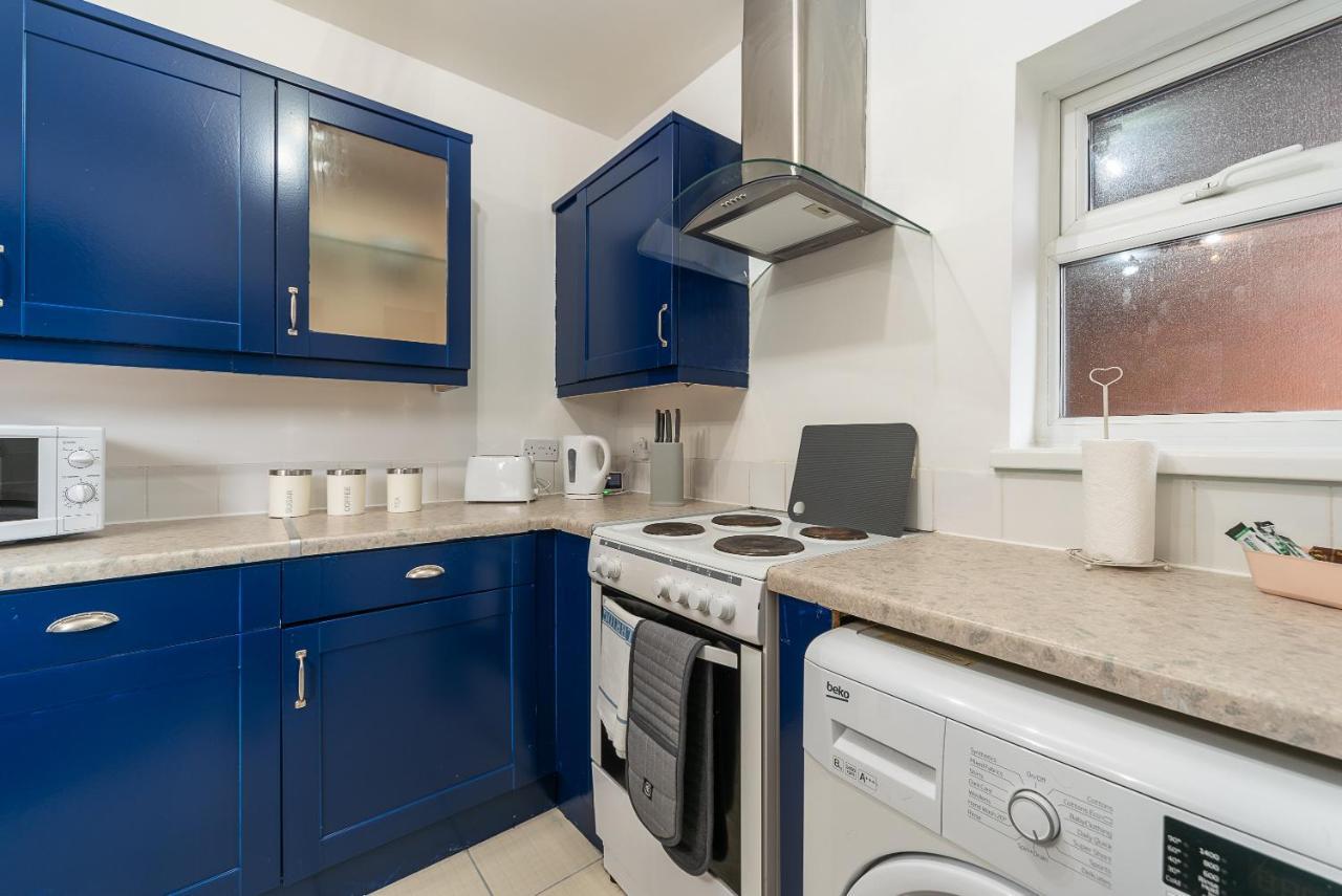 J'S Home Away From Home Fresh 2 Bedroom Garden Parking Kingston upon Hull Exterior photo